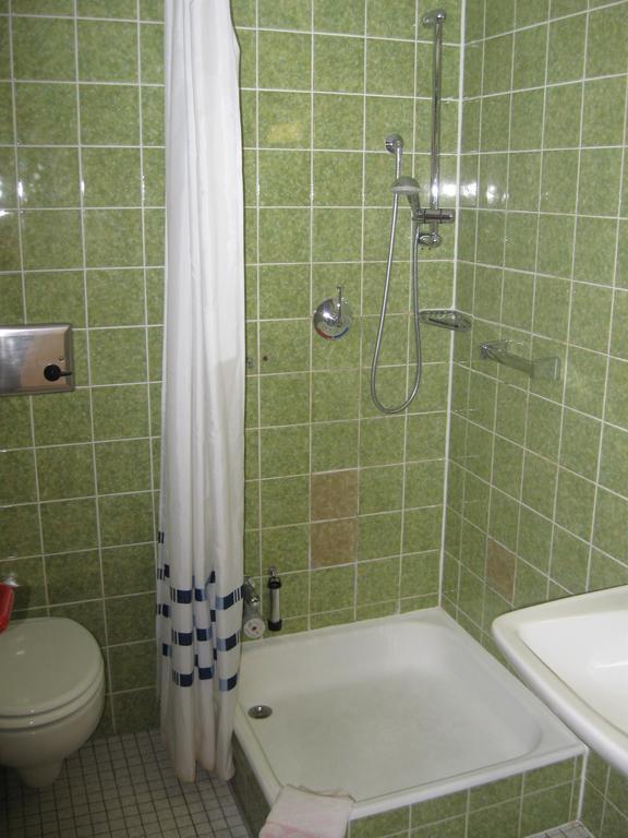 Hotel Central Garni Triberg im Schwarzwald Ruang foto